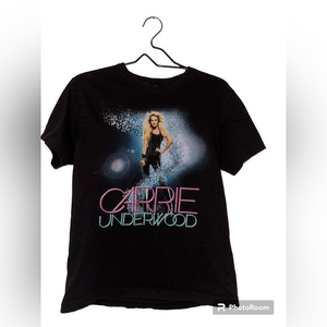 Carrie Underwood Concert Tour Shirt‎ Short Sleeve
Black Blown Away Band Tee 2013